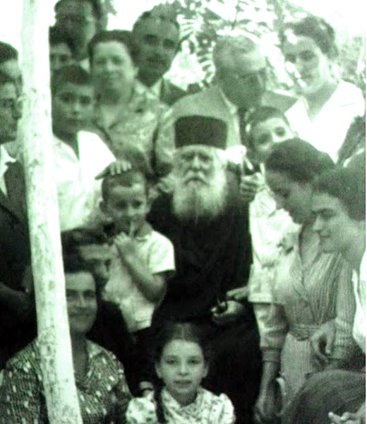 π. Αυγουστίνος Καντιώτης » Blog Archive » ΑΦΙΕΡΩΜΑ ΤΟΥ ΜΗΤΡΟΠΟΛΙΤΟΥ  ΦΛΩΡΙΝΗΣ ΑΥΓΟΥΣΤΙΝΟΥ ΚΑΝΤΙΩΤΟΥ ΣΤΟΝ ΠΑΤΕΡΑ ΓΕΡΒΑΣΙΟ ΠΑΡΑΣΚΕΥΟΠΟΥΛΟ  1877-1964 (Απο την «Χριστιανικη Σπιθα» 1965). ΕΙΣ ΤΗ ΣΥΝΕΙΔΗΣΗ ΧΙΛΙΑΔΩΝ  ΠΙΣΤΩΝ Ο ΠΑΤΗΡ ΓΕΡΒΑΣΙΟΣ ΕΙΝΑΙ ΑΓΙΟΣ