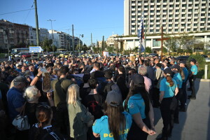 Συγκέντρωση διαμαρτυρίας από χριστιανικά σωματεία και κινήματα έξω από την Εθνική Πινακοθήκη για την έκθεση " Η σαγήνη του αλλόκοτου", Τετάρτη 17 Σεπτεμβρίου 2025. Οι διαμαρτυρόμενοι δηλώνουν πως τα έργα της έκθεσης βεβηλώνουν ιερά πρόσωπα της ορθοδοξίας. (ΚΩΣΤΑΣ ΤΖΟΥΜΑΣ/EUROKINISSI)